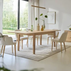 Chaise avec accoudoirs bouclette pieds bois Maxine