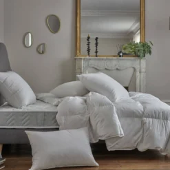 Couette chaude 70%plumettes de canard Argenté et enveloppe coton percale Carl