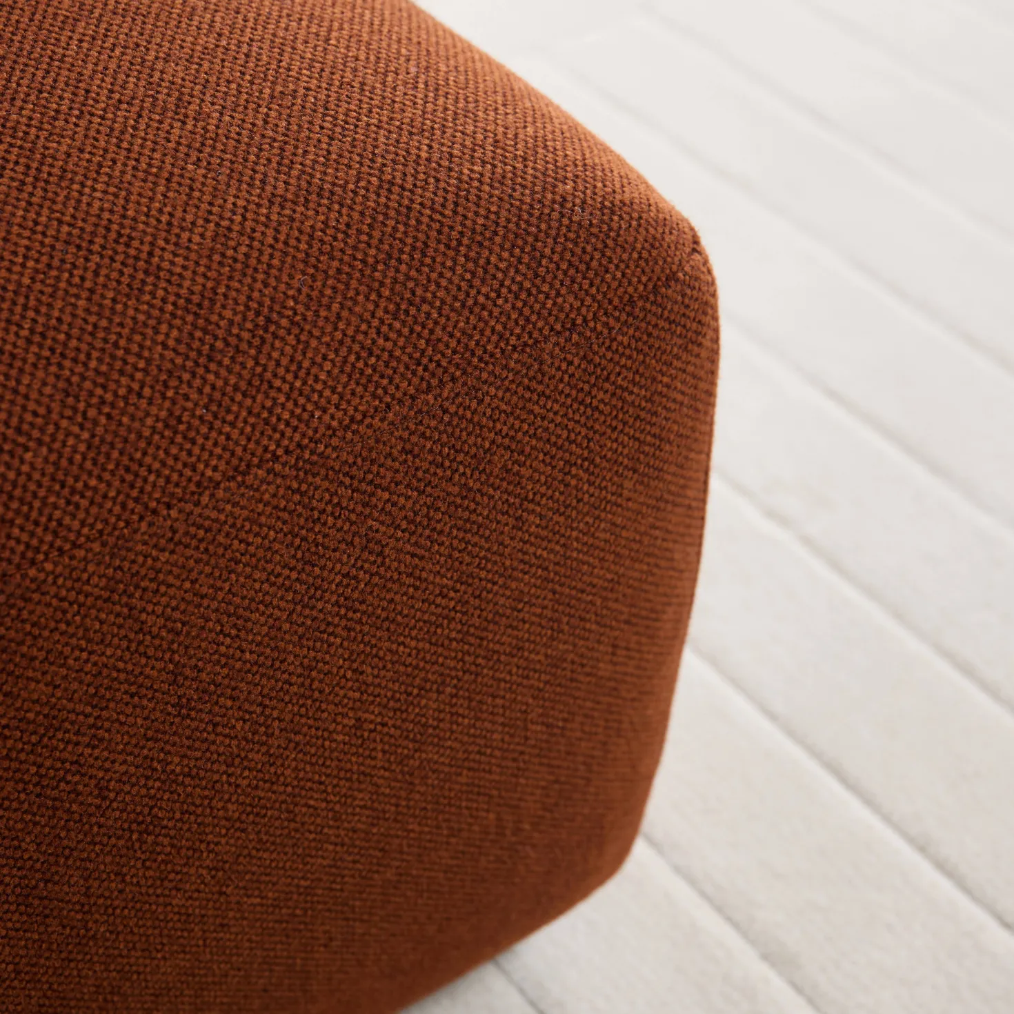 Grand pouf tissu tramé Pavel