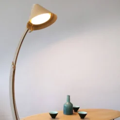 Lampadaire réglable Silence cuir beige