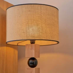 Lampe à poser en bois et abat jour jute Romy