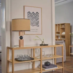 Lampe à poser en bois et abat jour jute Romy
