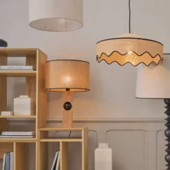 Lampe à poser en bois et abat jour jute Romy