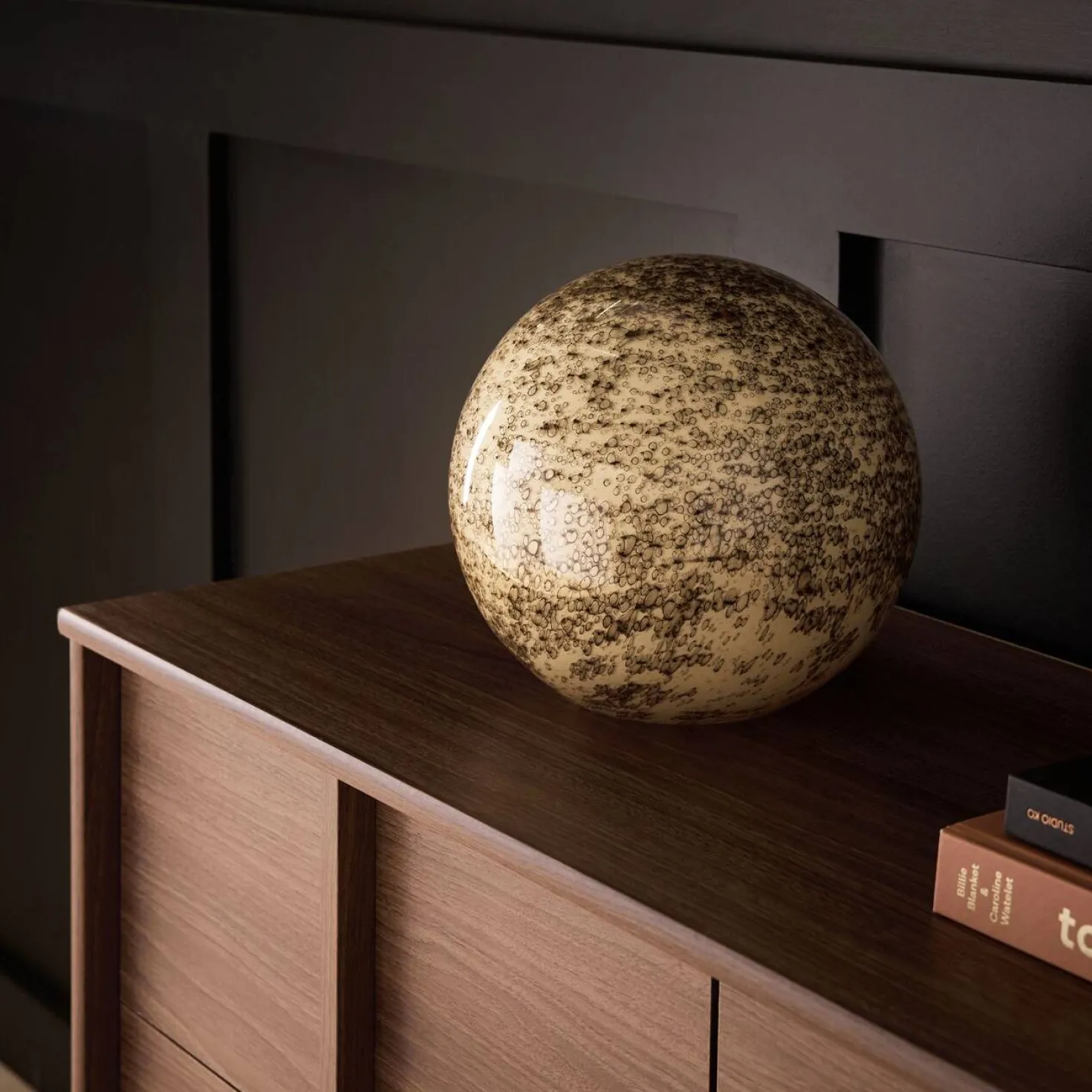 Lampe à poser en verre ronde beige et brun volcanique Constantine