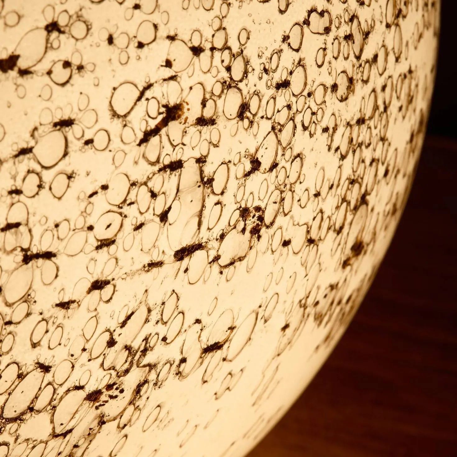 Lampe à poser en verre ronde beige et brun volcanique Constantine