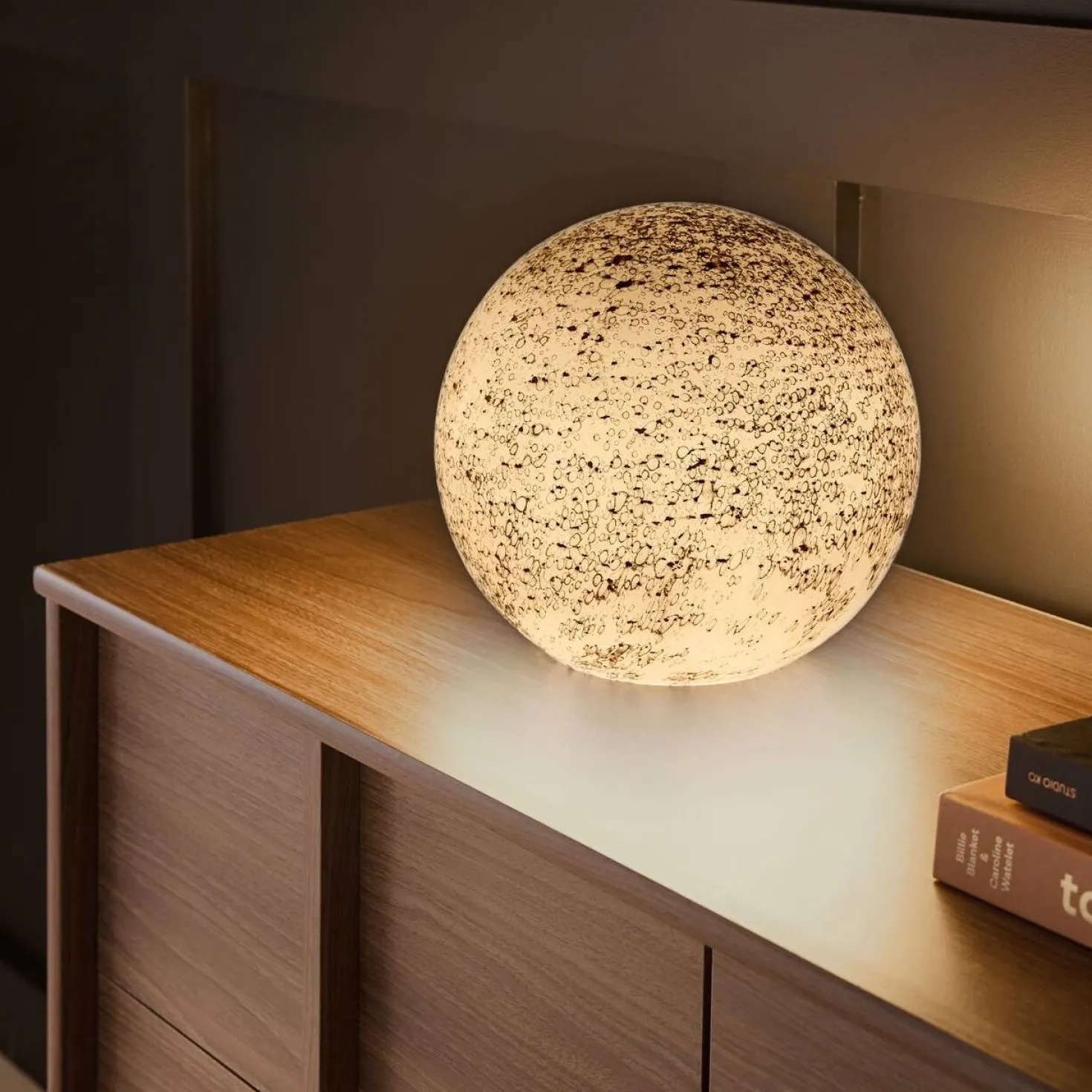 Lampe à poser en verre ronde beige et brun volcanique Constantine