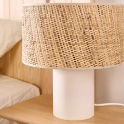 Lampe à poser pied en lin blanc et abat -jour en rabane Risley