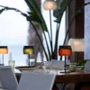 LES JARDINS LOLIE - Lampe de table H 28 cm solaire & rechargeable 200 LM maille AMBRE