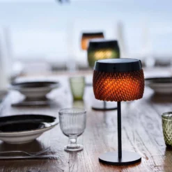 LES JARDINS LOLIE - Lampe de table H 28 cm solaire & rechargeable 200 LM maille AMBRE