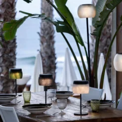 LES JARDINS LOLIE - Lampe de table H 28 cm solaire & rechargeable 200 LM maille CRISTAL