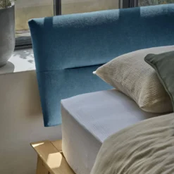 Lit bois avec tête de lit tissu Atia