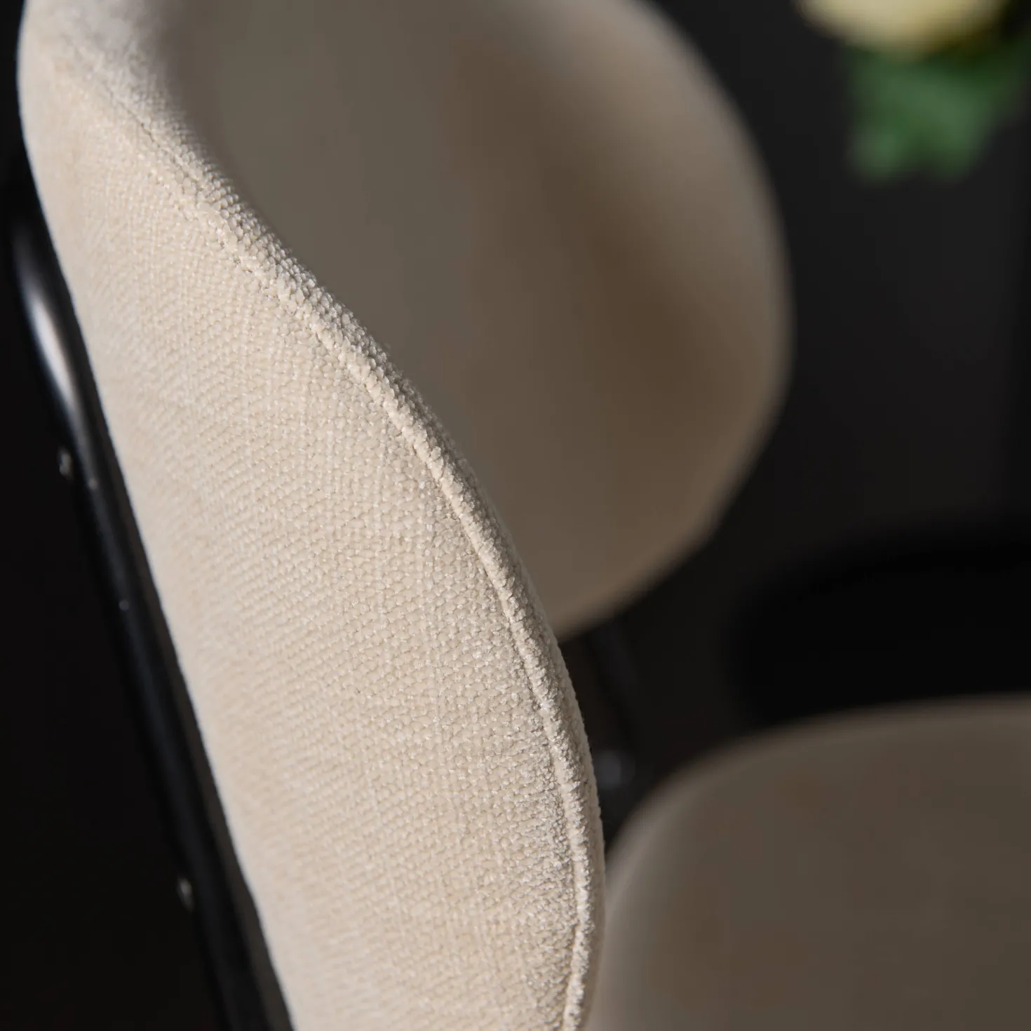 Lot de 2 chaises d'îlot 65 cm tissu et pieds métal Sofia