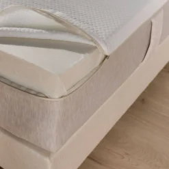Matelas roulé mousse haute résilience avec mémoire de forme 25 cm Claire