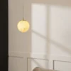 Suspension ronde blanche moucheté en verre soufflé Colline
